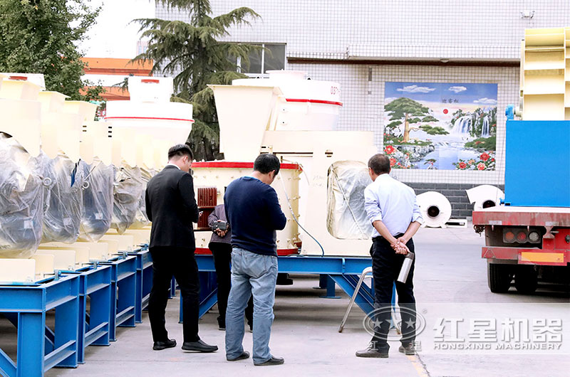 客戶(hù)來(lái)廠(chǎng)考察復合制砂機