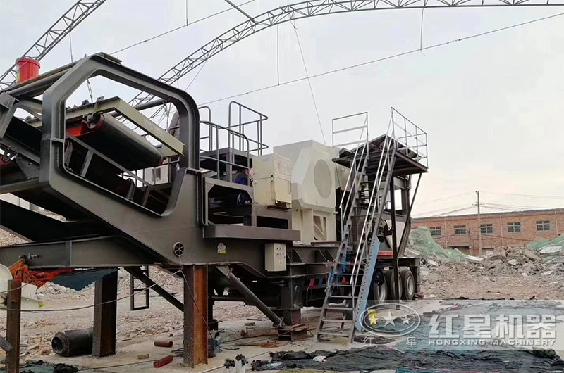 客戶(hù)移動(dòng)式石子破碎機安裝現場(chǎng)