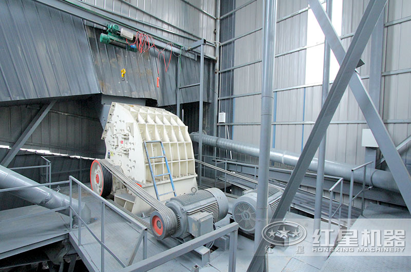 錘式破碎機能破碎生石灰嗎？有時(shí)產(chǎn)50噸的嗎？