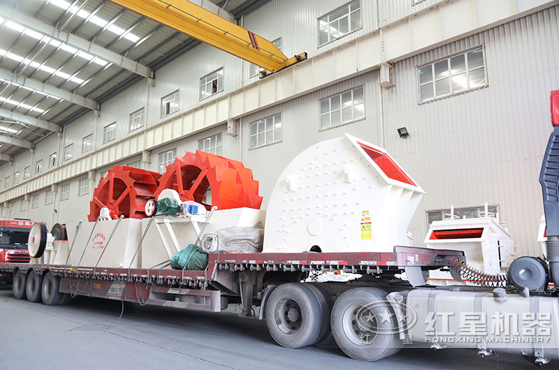 客戶(hù)訂購的錘式破碎機裝車(chē)現場(chǎng)