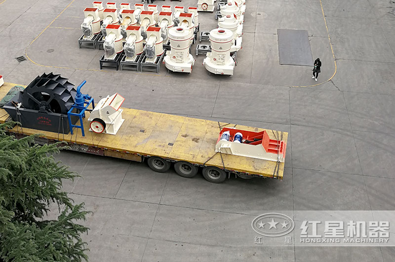 客戶(hù)訂購的小型錘式破碎機準備發(fā)貨現場(chǎng)