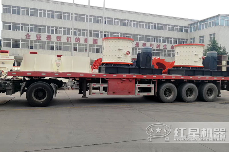 客戶(hù)訂購的立式破碎機裝車(chē)現場(chǎng)