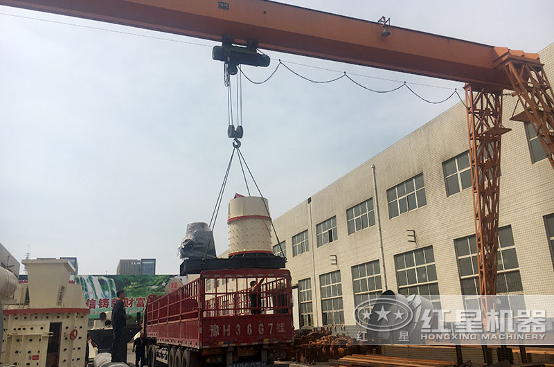客戶(hù)訂購的復合式制砂機裝車(chē)現場(chǎng)