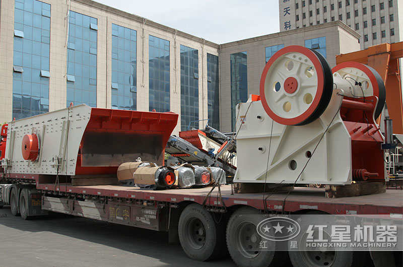 客戶(hù)訂購的顎式破碎機準備發(fā)貨