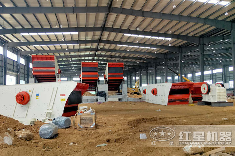 紅星客戶(hù)訂購的振動(dòng)篩安裝現場(chǎng)