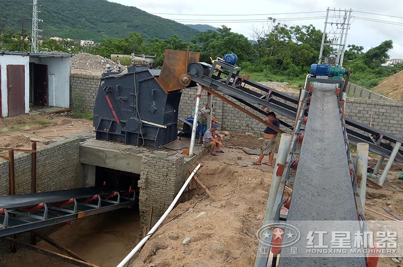 反擊破碎河卵石生產(chǎn)現場(chǎng)