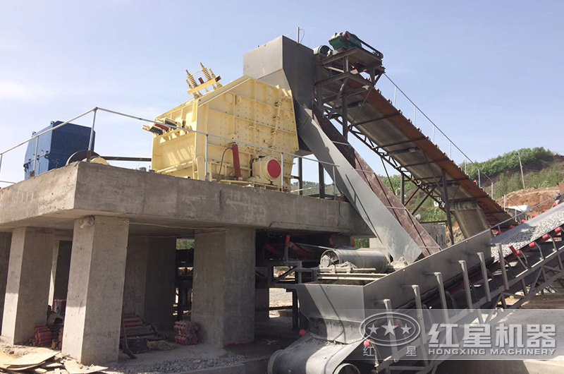 反擊破碎礦石生產(chǎn)現場(chǎng)