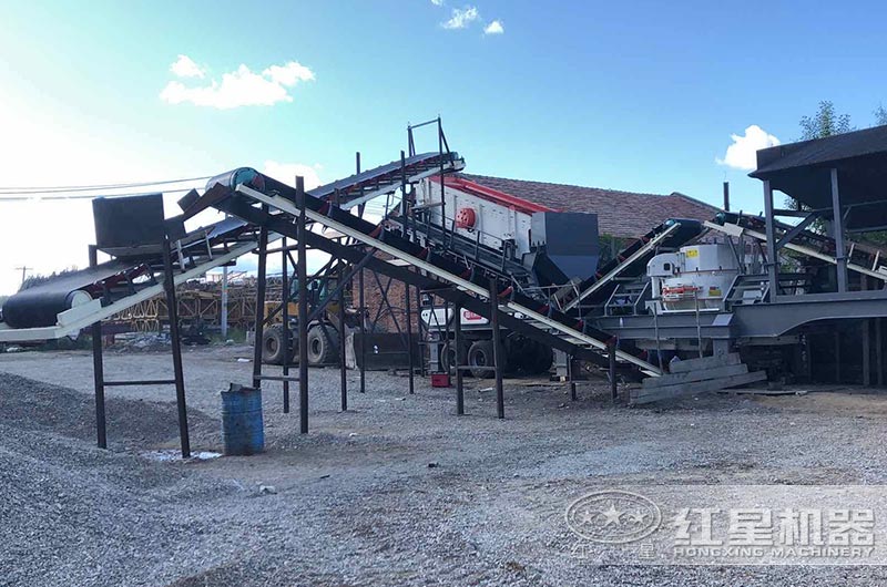 移動(dòng)制砂室外加工現場(chǎng)