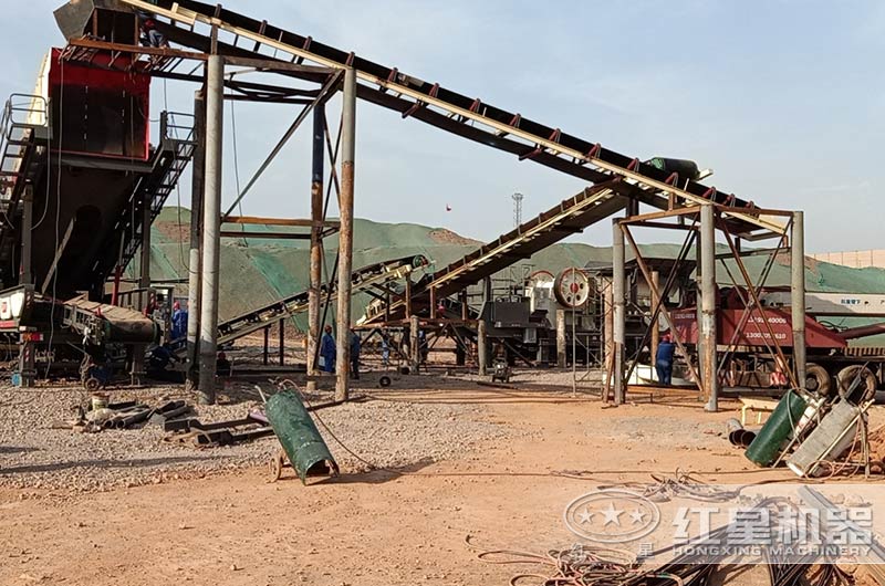 輪胎移動(dòng)顎破生產(chǎn)現場(chǎng)