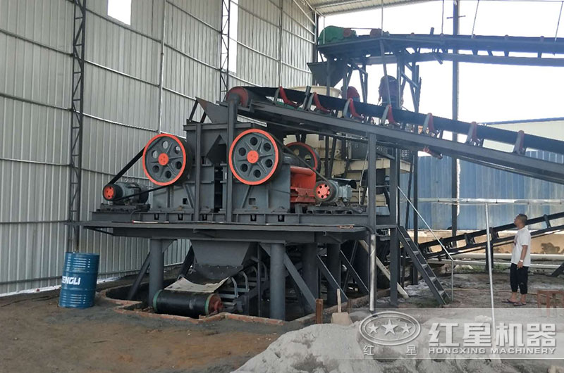 顎式碎裂設備的顎板有什么作用？宜采用哪種材料制作？