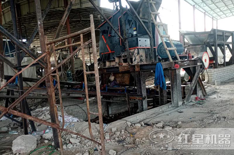 1315反擊破制砂機沒(méi)有篩底能不能出砂？板錘多久換一次？怎么安裝？