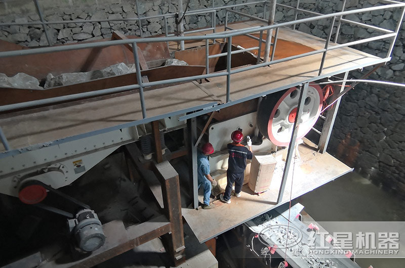 瀝青混凝土用輝綠巖還是玄武巖？鄂式破碎機碎輝綠巖怎樣？