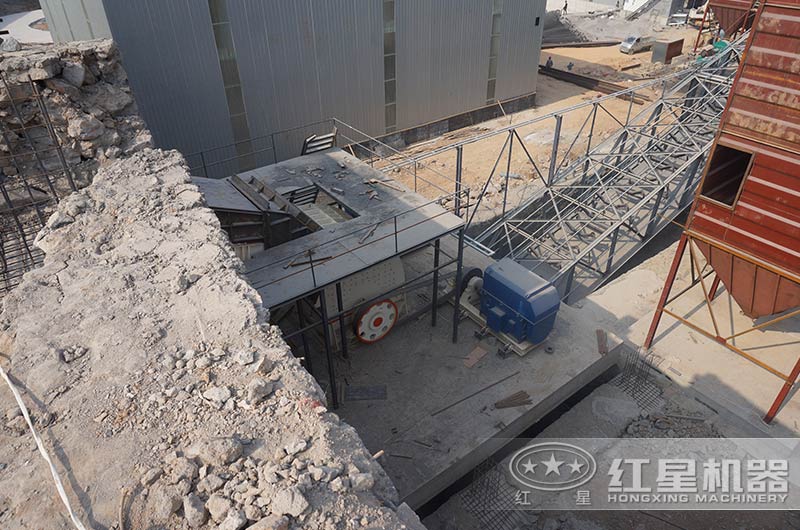 石子破碎室外生產(chǎn)現場(chǎng)