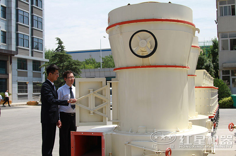 客戶(hù)來(lái)紅星考察雷蒙磨打粉設備
