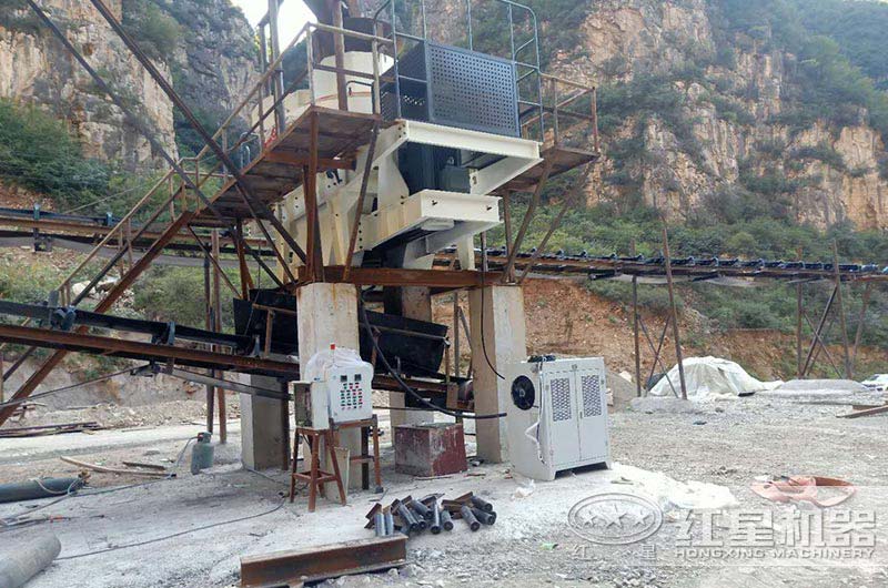 制砂加工現場(chǎng)