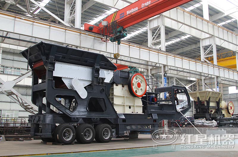 訂購一臺時(shí)產(chǎn)50噸的小型移動(dòng)破碎機多少錢(qián)？（附現場(chǎng)視頻）