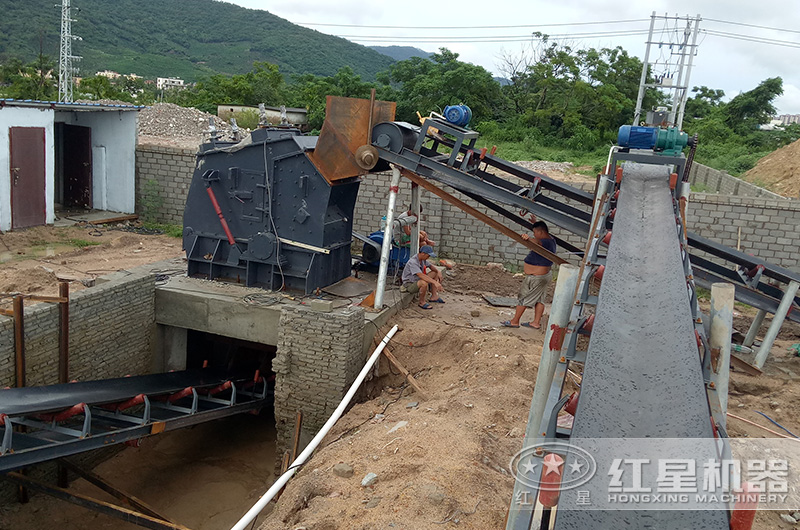 反擊式河卵石粉碎設備生產(chǎn)現場(chǎng)