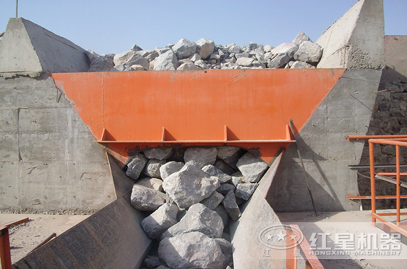 日產(chǎn)1萬(wàn)方的石子加工廠(chǎng)需要配置幾臺多大型號的顎破機？