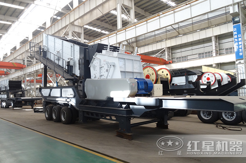 準備發(fā)往用戶(hù)破碎現場(chǎng)的——輪胎式移動(dòng)破碎機