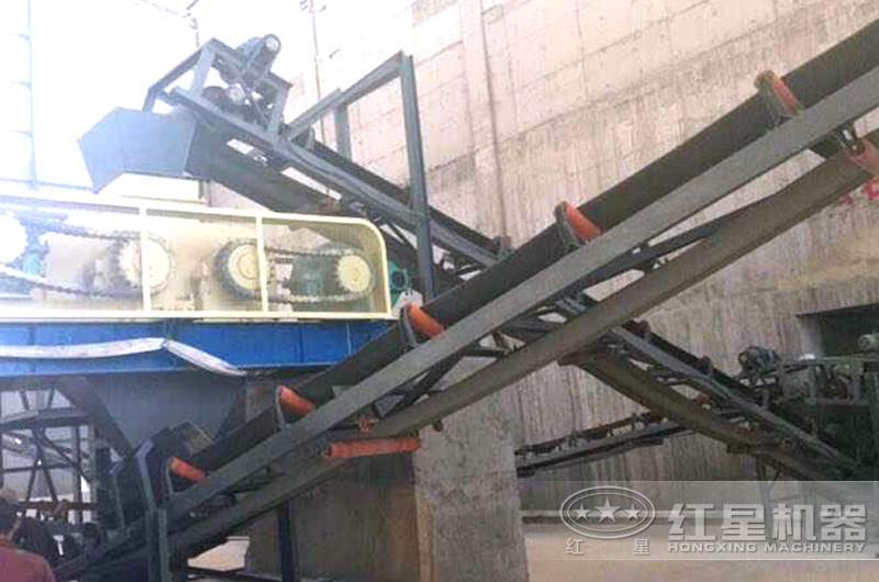 1200輥式破碎機用戶(hù)工作現場(chǎng)