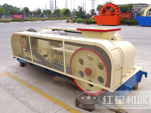 對輥式破碎機的結構特點(diǎn)