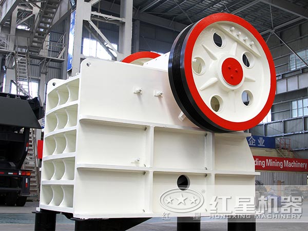 鄂式破碎機機架常見(jiàn)故障分析
