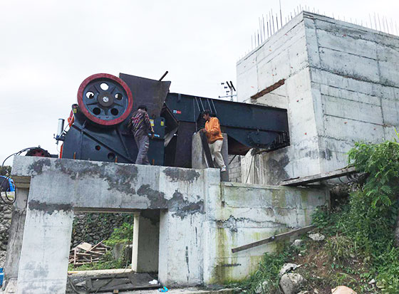 廣東煤矸石破碎生產(chǎn)線(xiàn)現場(chǎng)